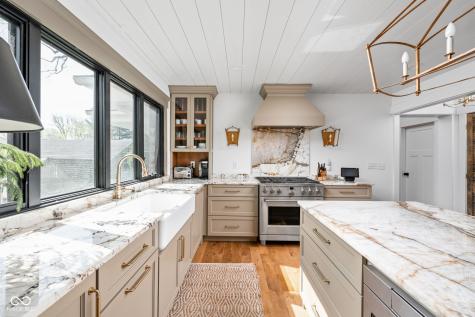 775 W Hawthorne Street Zionsville IN 46077