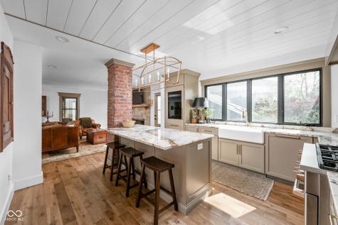 775 W Hawthorne Street Zionsville IN 46077
