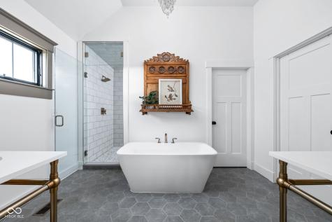 775 W Hawthorne Street Zionsville IN 46077