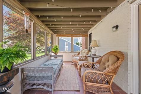 775 W Hawthorne Street Zionsville IN 46077