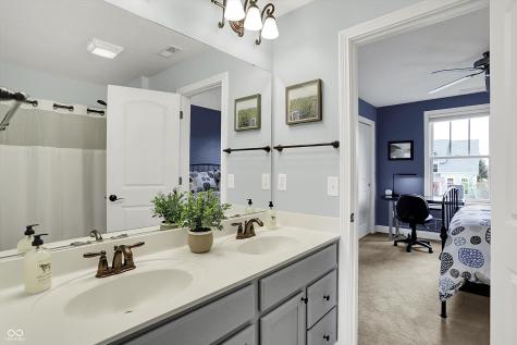 10235 Normandy Way Fishers IN 46040