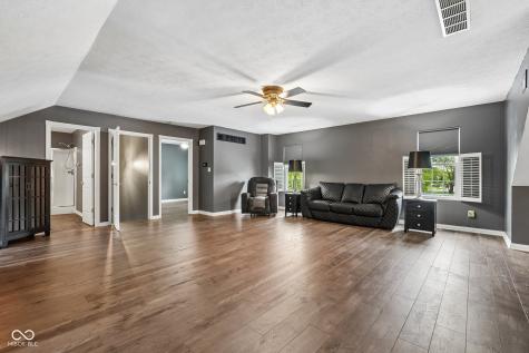 211 Whiteland Road Whiteland IN 46184
