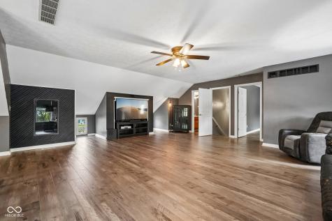 211 Whiteland Road Whiteland IN 46184