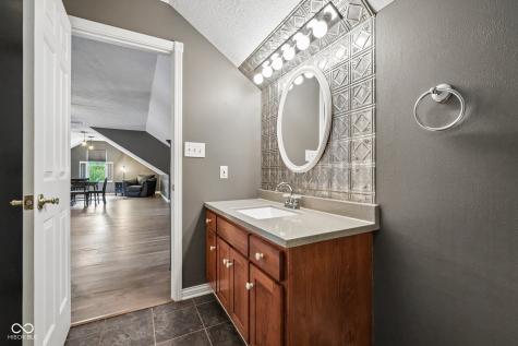 211 Whiteland Road Whiteland IN 46184