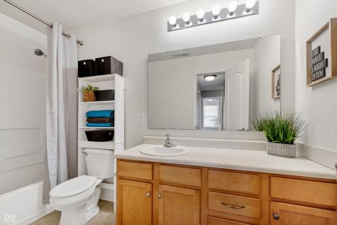 1216 King Maple Drive Greenfield IN 46140