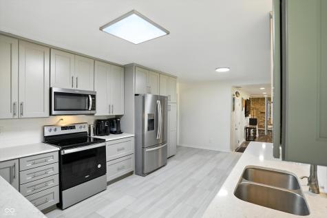 8219 Bishops Lane Indianapolis IN 46217