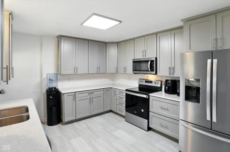 8219 Bishops Lane Indianapolis IN 46217