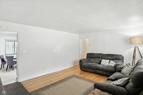 8219 Bishops Lane Indianapolis IN 46217