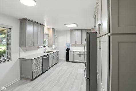 8219 Bishops Lane Indianapolis IN 46217