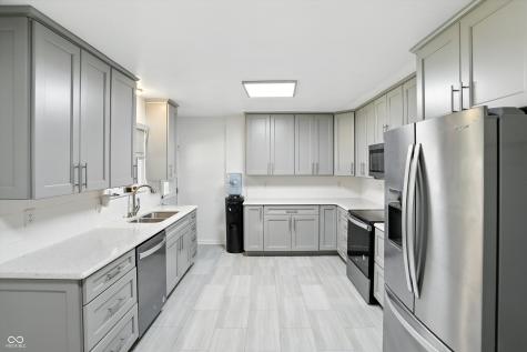 8219 Bishops Lane Indianapolis IN 46217
