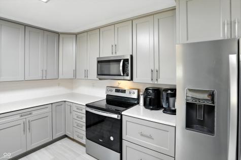 8219 Bishops Lane Indianapolis IN 46217