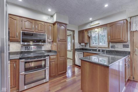 1640 Ridge Hill Lane Indianapolis IN 46217