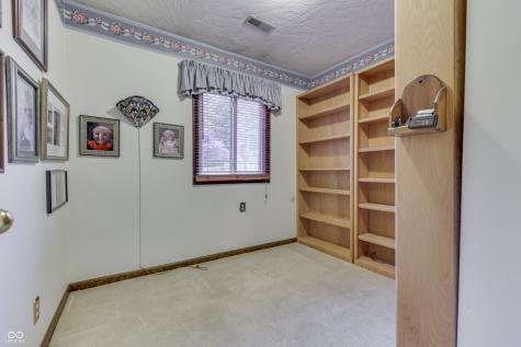 1640 Ridge Hill Lane Indianapolis IN 46217