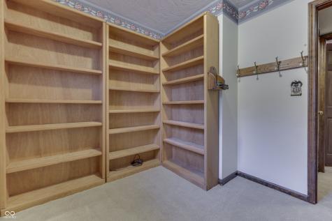 1640 Ridge Hill Lane Indianapolis IN 46217