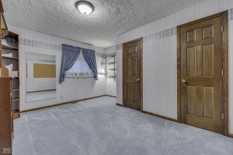 1640 Ridge Hill Lane Indianapolis IN 46217