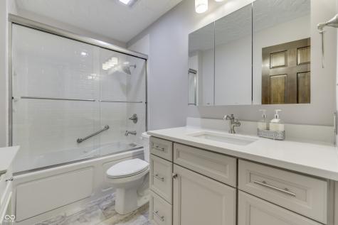 1640 Ridge Hill Lane Indianapolis IN 46217