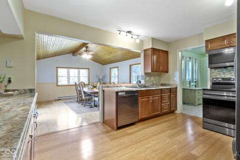 812 Eaglewood Drive Zionsville IN 46077