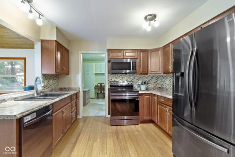 812 Eaglewood Drive Zionsville IN 46077