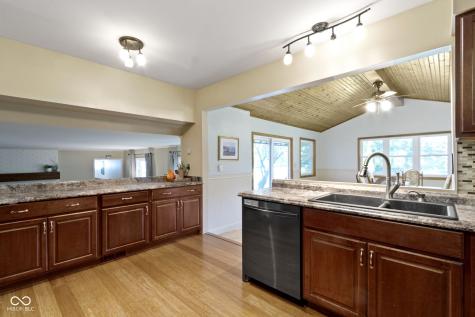 812 Eaglewood Drive Zionsville IN 46077