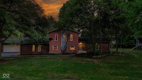 812 Eaglewood Drive Zionsville IN 46077