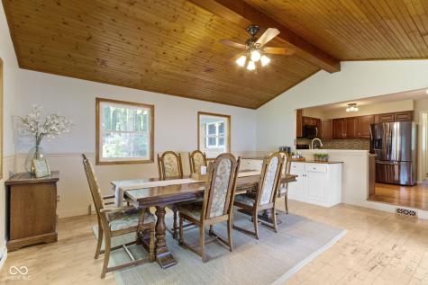 812 Eaglewood Drive Zionsville IN 46077