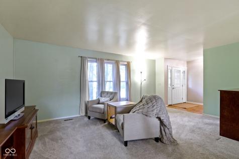 812 Eaglewood Drive Zionsville IN 46077