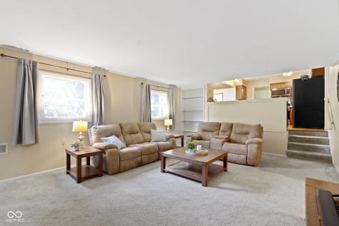 812 Eaglewood Drive Zionsville IN 46077