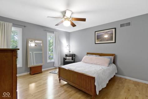 812 Eaglewood Drive Zionsville IN 46077