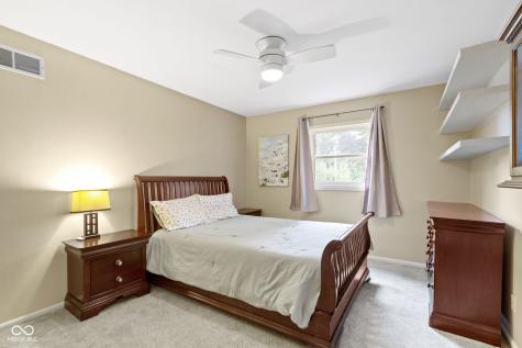 812 Eaglewood Drive Zionsville IN 46077