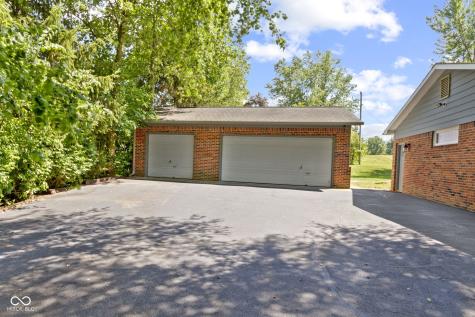 812 Eaglewood Drive Zionsville IN 46077