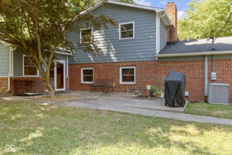 812 Eaglewood Drive Zionsville IN 46077