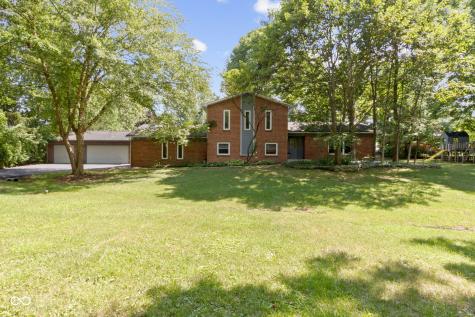 812 Eaglewood Drive Zionsville IN 46077