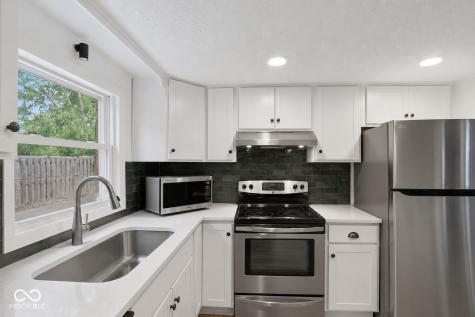 129 N Sadlier Drive Indianapolis IN 46219