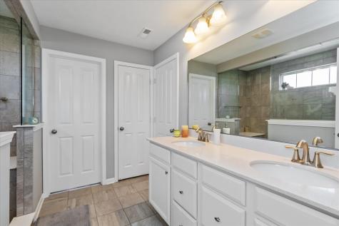 2450 Stonehaven Drive Avon IN 46123