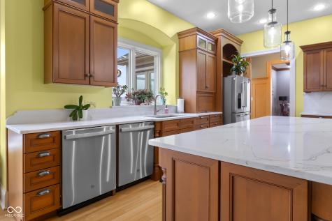 5895 W 265 N Columbus IN 47201
