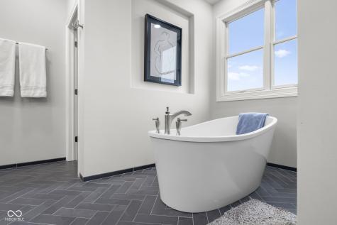 5895 W 265 N Columbus IN 47201