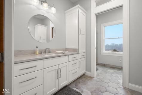 5895 W 265 N Columbus IN 47201
