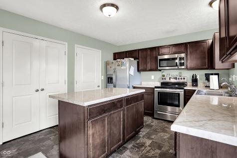 6406 Pinebark Place Indianapolis IN 46217