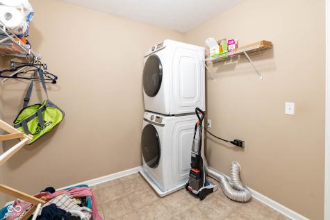 1325 Brentford Lane Greenwood IN 46143