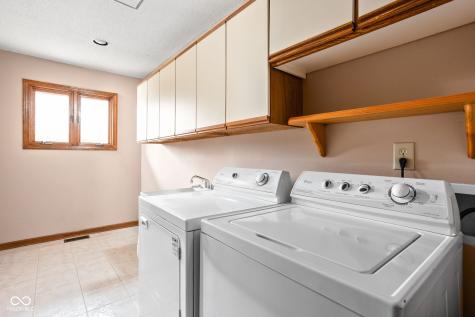 947 Tamarack Circle North Drive Indianapolis IN 46260