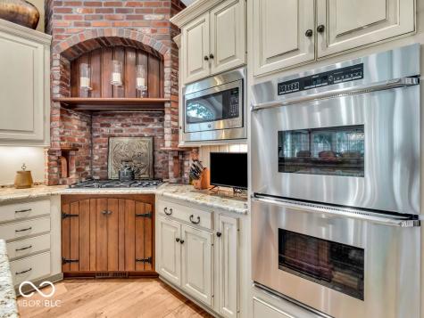 8170 Ecole Street Indianapolis IN 46240