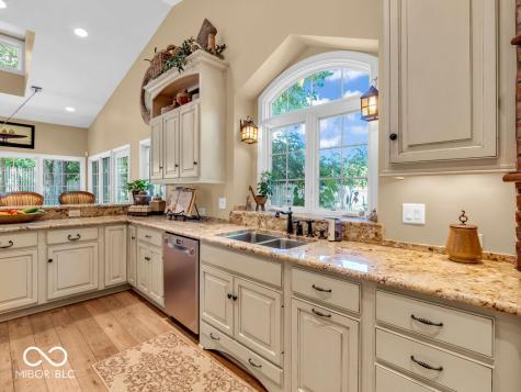 8170 Ecole Street Indianapolis IN 46240