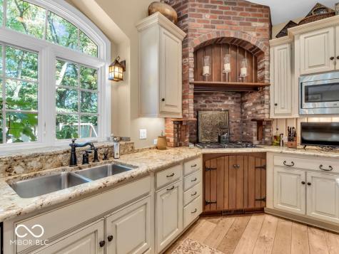 8170 Ecole Street Indianapolis IN 46240