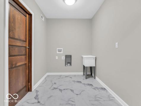 8170 Ecole Street Indianapolis IN 46240