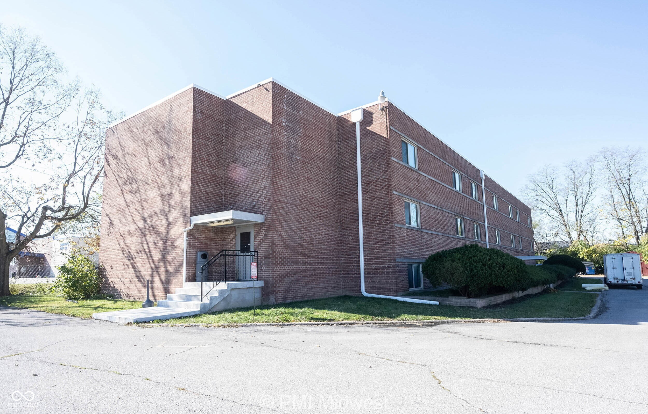 2215 E 56th Street Indianapolis IN 46220