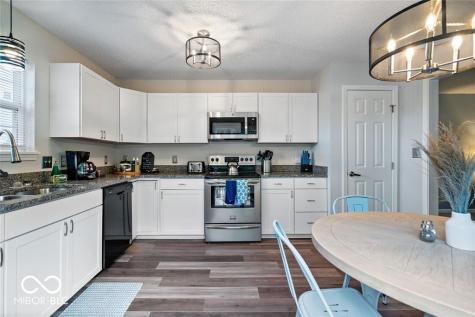 404 E Pine Ridge Drive Westfield IN 46074