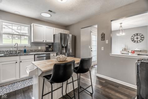 9660 Overcrest Drive Fishers IN 46037
