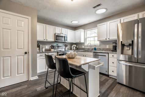 9660 Overcrest Drive Fishers IN 46037