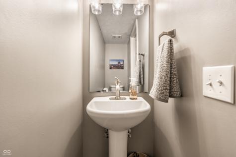 9660 Overcrest Drive Fishers IN 46037