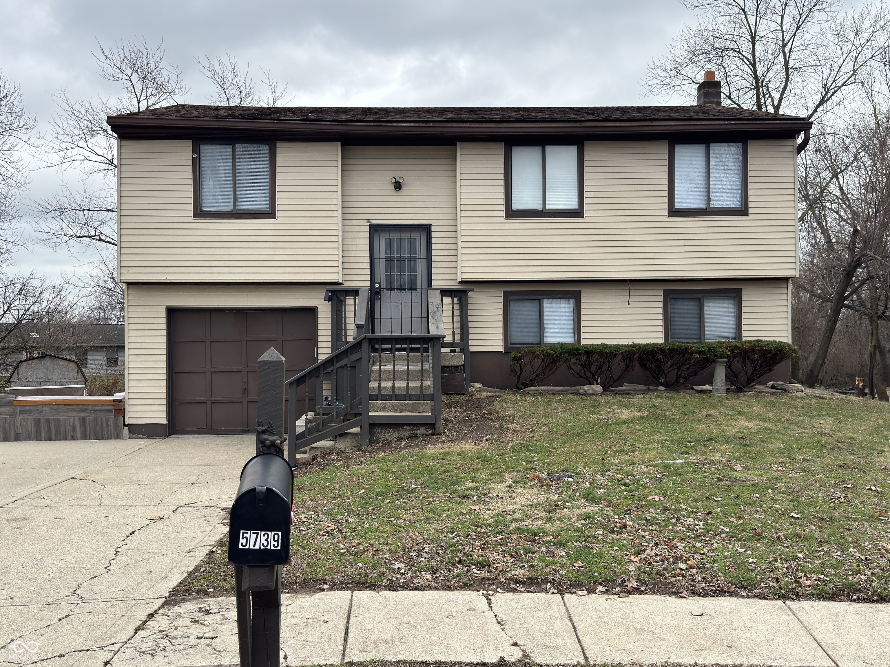 5739 Ensenada Avenue Indianapolis IN 46237
